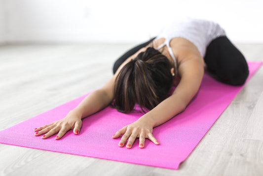 5 posturas de yoga para mejorar la movilidad articular: guía completa